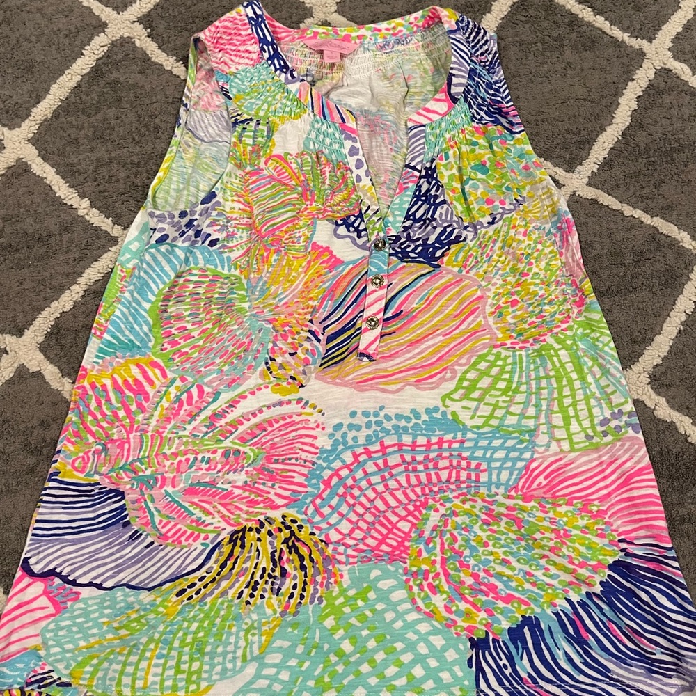 EUC Lilly Pulitzer Essie top